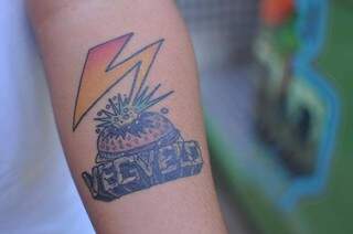 A paixão é tanta que Paulo tatuou a empresa no braço (Foto: Alcides Neto)