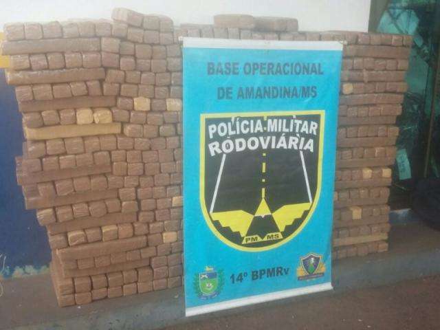 Condutor &eacute; preso ap&oacute;s pol&iacute;cia flagrar meia tonelada de maconha em ve&iacute;culo