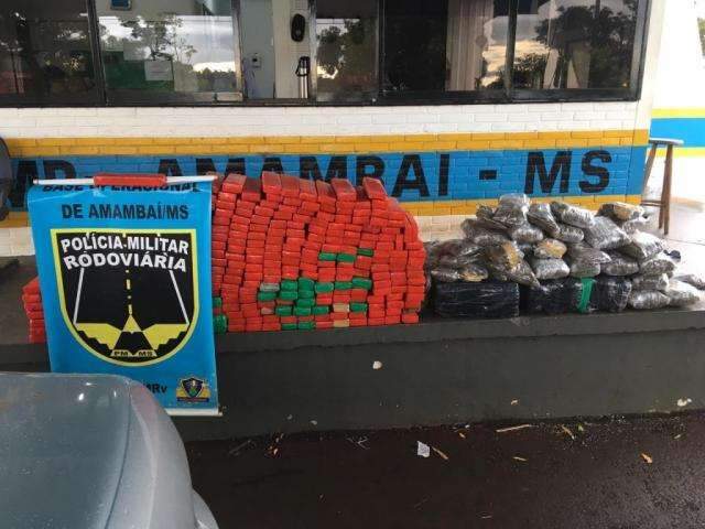 Dupla &eacute; presa com 426 quilos de droga que seria entregue em Belo Horizonte 