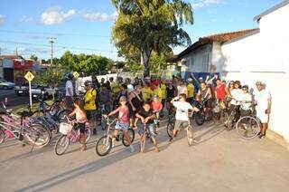 Moradores do bairro Universitário se unem para pedalar. (Foto: Marcelo Calazans)