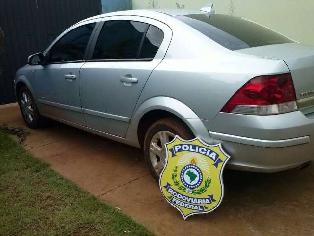 Carro roubado no Paran&aacute; &eacute; recuperado na fronteira de MS com o Paraguai