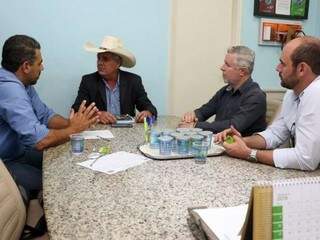 Representantes da indústria de papéis Unir se reuniram com a Prefeitura de Três Lagoas. (Foto: JP News)