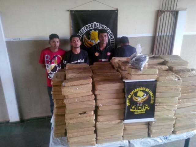 Mato-grossenses furam bloqueio, mas s&atilde;o presos com 350 kg de maconha