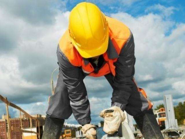 Saldo de empregos cai pela metade mesmo com recupera&ccedil;&atilde;o em outubro 