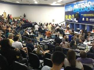 Público aproveita o domingo para negociar ou quitar as dívidas do IPTU (Foto: Júlia Kaifanny)