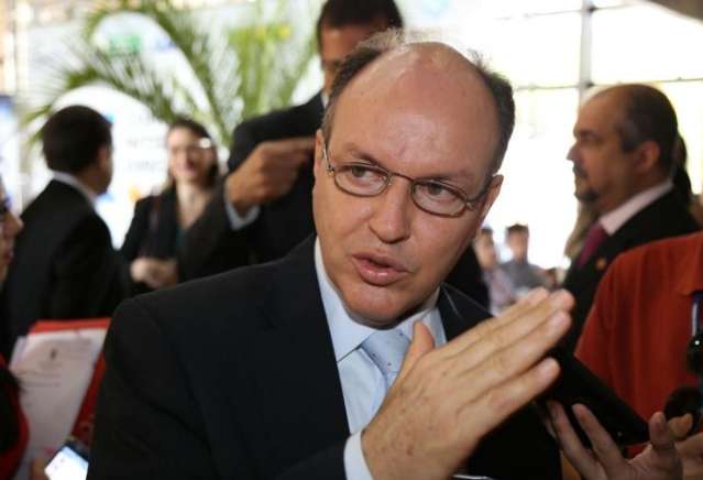 Mochi aguarda parecer de comiss&atilde;o para decidir sobre CPI contra o Cimi