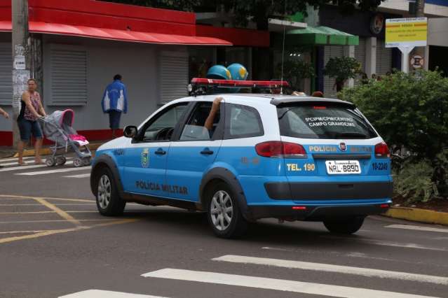 Servi&ccedil;o administrativo tira 860 policiais das ruas na Capital, diz estudo