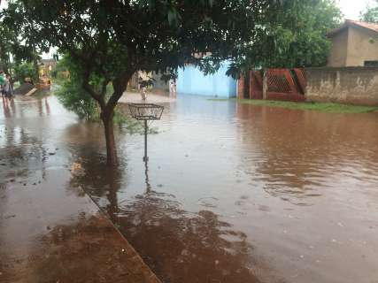 Leitores registram os estragos causados pelas chuvas na Capital