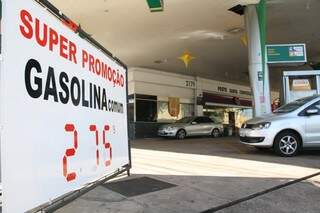 Concorrência fez postos derrubarem o preço e gasolina pode ser encotrada por R$ 2,75. (Foto: Marcos Ermínio)
