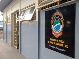 Prédio onde funciona delegacia de Polícia Civil de Ribas do Rio Pardo (Foto: Divulgação/PCMS)