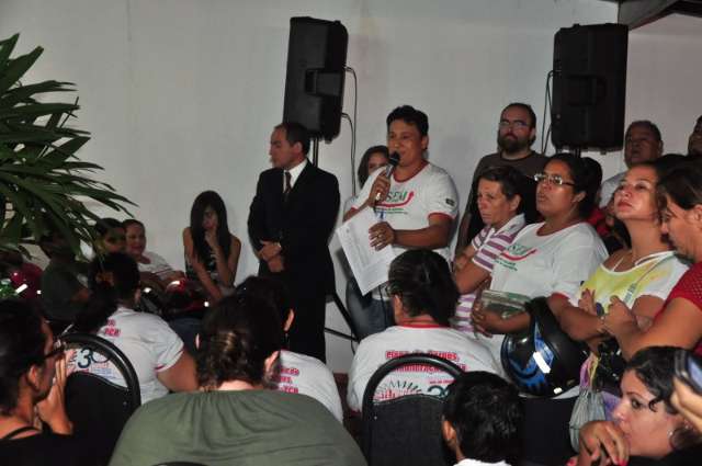 Servidores d&atilde;o prazo para prefeito pagar abono cortado
