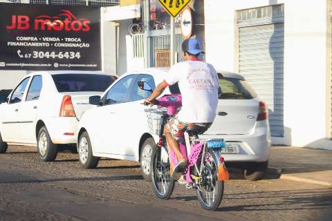 Bicicleta motorizada virou “epidemia” e exige cuidado, alerta Agetran