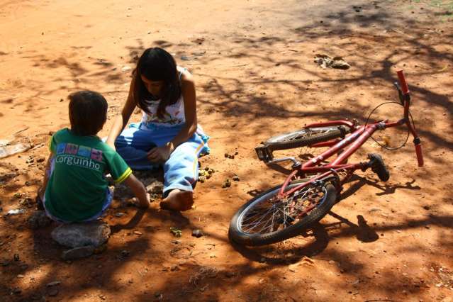 Vivendo em &aacute;rea de risco, moradores do Itamarac&aacute; tentam evitar despejo