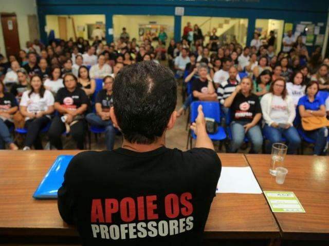 Professores cedem em nova proposta que pode acabar com greve