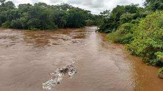 No fim de semana a chuva deu trégua e o nível do Rio Miranda baixou 9 centímetros, caindo de 7,49 para 7,09 (Foto: Divulgação) 