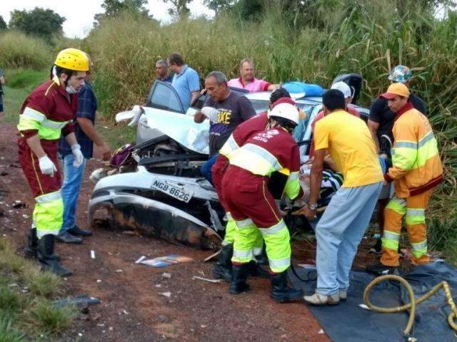 Acidente entre Corolla e Uno deixa cinco pessoas feridas na BR-163