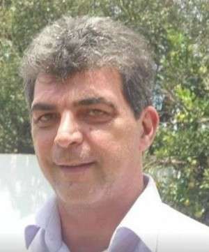 Homem &eacute; morto com 11 tiros enquanto conversava em frente &agrave; pr&oacute;pria casa