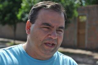 Em busca de segurança, Ismael colocou câmeras e cerca elétrica em sua residência. (Marcelo Calazans)