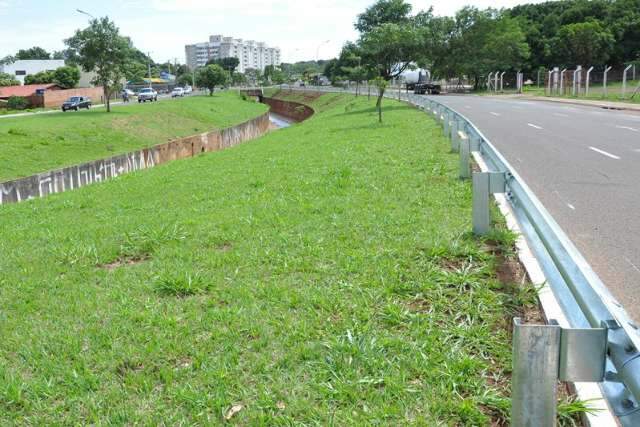 Local onde tr&ecirc;s morreram ficou fora de projeto de instala&ccedil;&atilde;o de guard rails