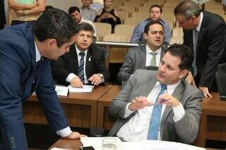Deputados Herculano Borges e Renato Câmara, durante sessão na Assembleia (Foto: Victor Chileno/ALMS)