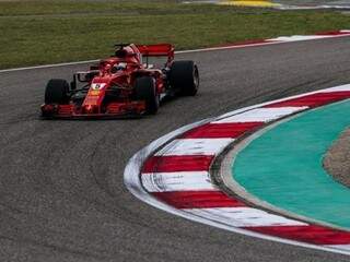 Vettel cravou o melhor tempo em Xangai na última volta, batendo o companheiro de equipe. (Foto: Scuderia Ferrari/Divulgação)