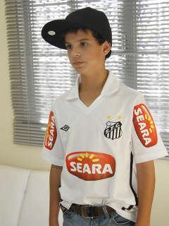  Campo-grandenese de 13 anos comemora início de carreira como jogador no Santos