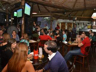 Bar da Brahma, em Campo Grande, recebe mais de 300 torcedores para final (Foto: Minamar Júnior)