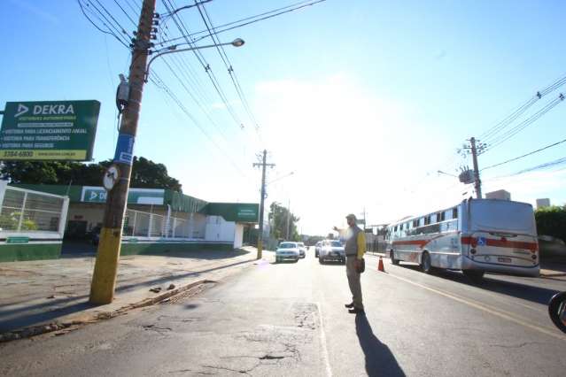 Obra na Zahran confunde motoristas e aumenta o risco de acidentes