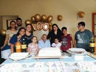 No dia 6 de janeiro, a família toda se reuniu para comemorar o aniversário de 100 anos de José (Foto: Arquivo Pessoal)