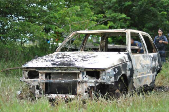  Ve&iacute;culo &eacute; encontrado totalmente queimado na &aacute;rea rural de Campo Grande