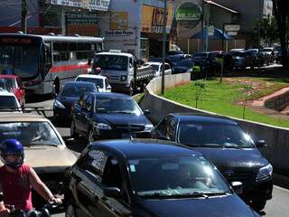 Após 2 meses, obras na Afonso Pena ainda deixam motoristas “perdidos” Após 2 meses, obras na Afonso Pena ainda deixam motoristas “perdidos”