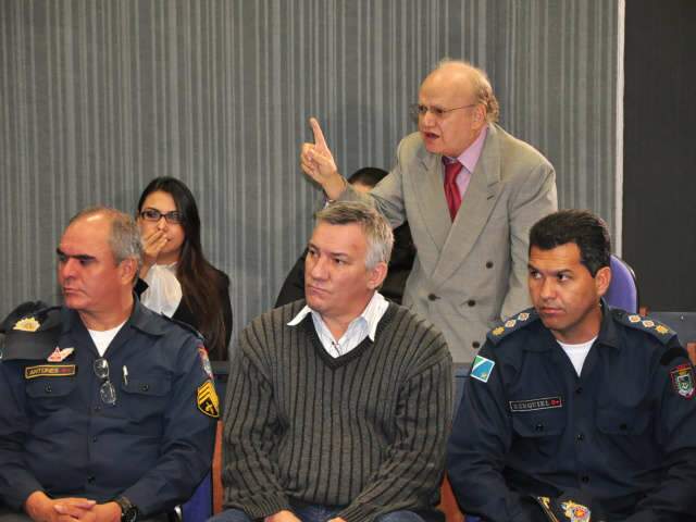  Defesa se apega em erro de cart&oacute;rio e consegue adiar julgamento de ex-major