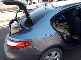 Motorista abandona carro com 550 quilos de maconha, mas batedor &eacute; preso