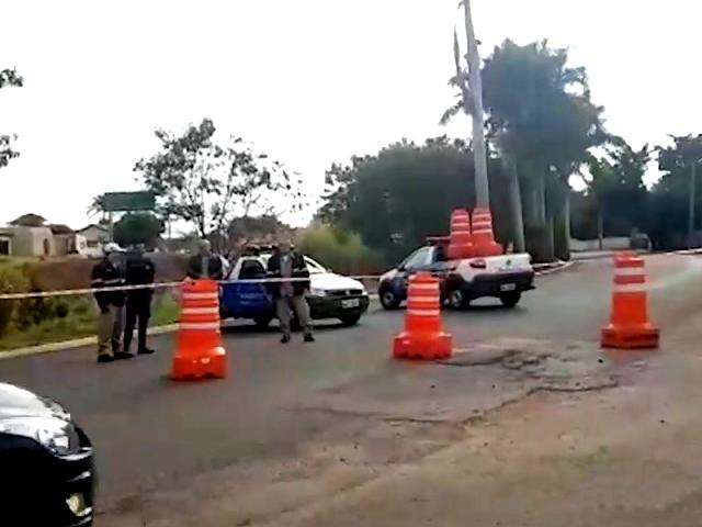 Motoristas come&ccedil;am dia com trecho j&aacute; interditado em frente ao Norte Sul Plaza