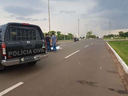 Atirador em carro branco executa motociclista na sa&iacute;da para Tr&ecirc;s Lagoas