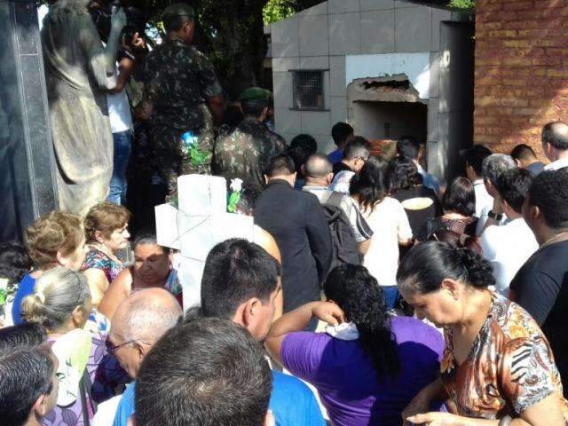 Prefeito de Corumb&aacute; &eacute; enterrado nesta manh&atilde; no Cemit&eacute;rio Santa Cruz