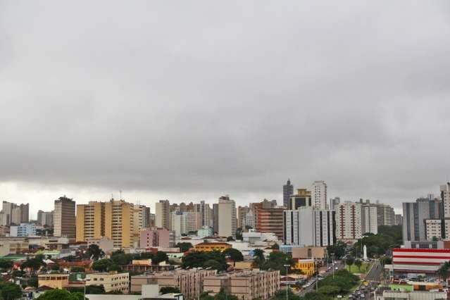 Segunda amanhece com c&eacute;u nublado e tempo continua inst&aacute;vel em MS 