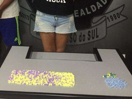 Ap&oacute;s persegui&ccedil;&atilde;o, dupla &eacute; presa com 1.678 comprimidos de ecstasy