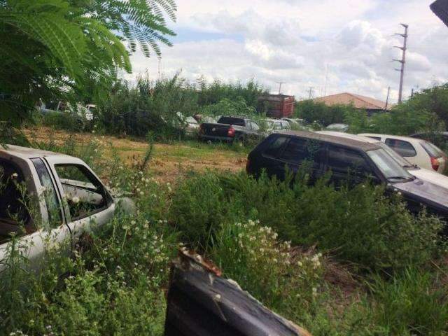 Minist&eacute;rio P&uacute;blico investiga carros encalhados em delegacia da PF