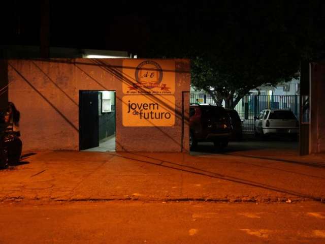 Escola re&uacute;ne pais depois de epis&oacute;dio de &aacute;gua com &ldquo;gosto de vodka&rdquo;