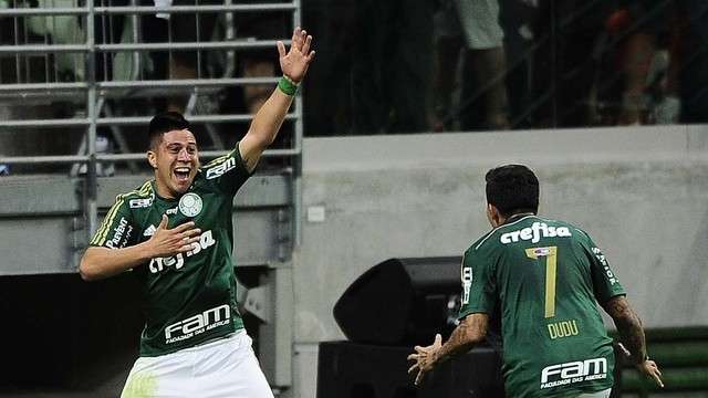 Impec&aacute;vel, Palmeiras goleia o S&atilde;o Paulo com direito a ol&eacute; da torcida