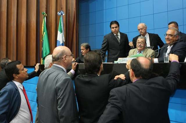 Sal&aacute;rio vai a R$ 33,7 mil no STF e cria efeito cascata em todos os poderes