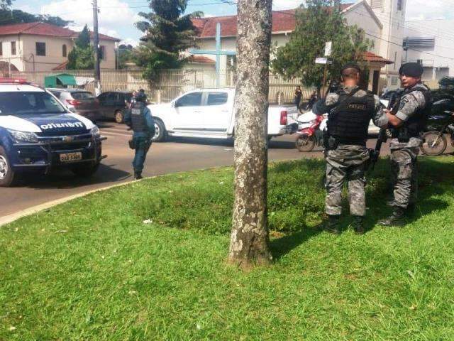 M&atilde;es identificam assaltantes mortos por policial de folga