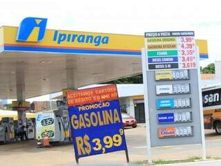Motoristas de Campo Grande conseguem encontrar gasolina com preço abaixo dos R$ 4 (Foto: Marina Pacheco)
