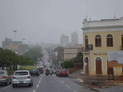  Dia amanhece com chuva fina em Campo Grande; mínima foi de 15 graus