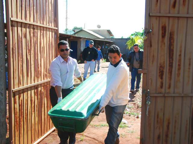  Ladr&atilde;o invade dep&oacute;sito e &eacute; morto a paulada por funcion&aacute;rio