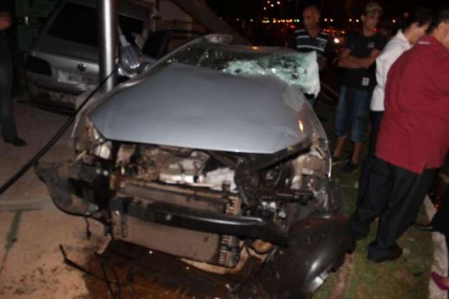 Racha come&ccedil;ou na Afonso Pena e Pol&iacute;cia busca 3&ordm; carro envolvido