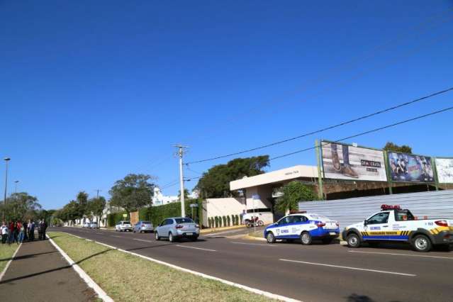 Desembargador suspende ordem de demoli&ccedil;&atilde;o de portaria de &lsquo;condom&iacute;nio&rsquo;