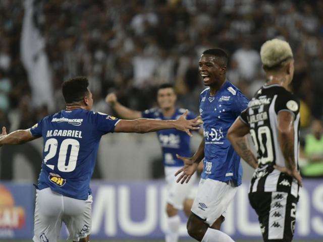 Cruzeiro faz 2 a 0 sobre o Botafogo e deixa a zona de rebaixamento 