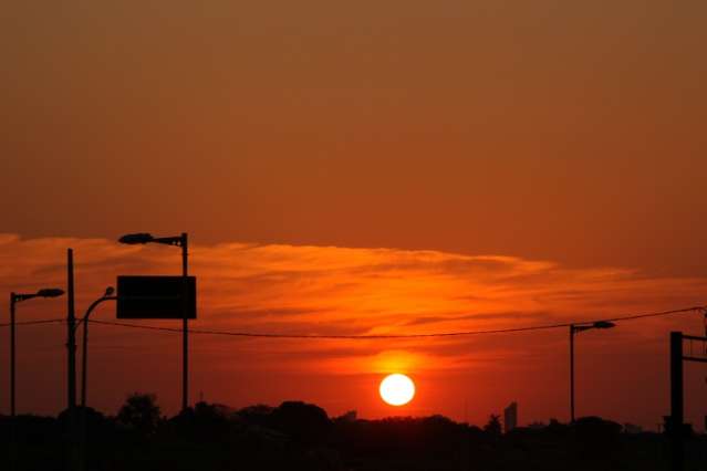 Sexta-feira amanhece com tempo claro e previs&atilde;o &eacute; de calor em MS 